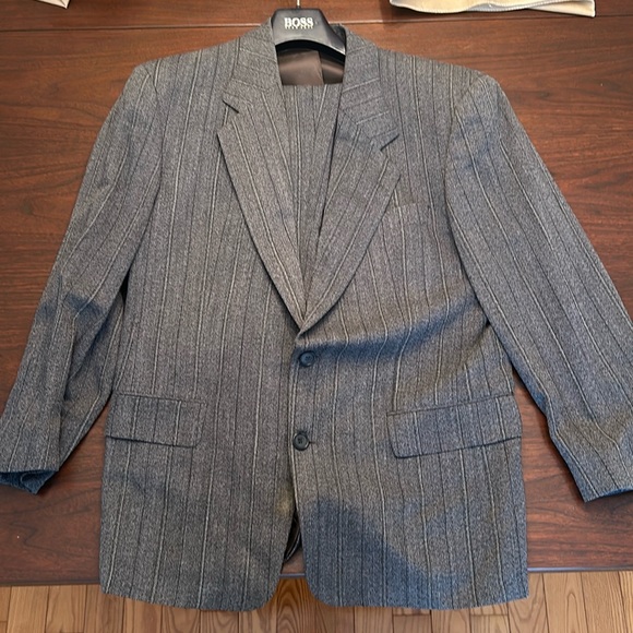 HUGO BOSS Suit - Picture 1 of 11
